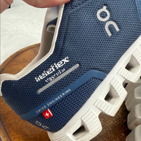 On Running Shoes Wm 8.5 Cloud 5 Blue White Athletic Sneakers **Company branding. - Picture 9 of 13